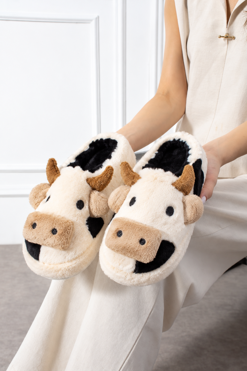 Step İnek Figürlü Peluş Panduf Ev Terliği – Yumuşak Sıcak Kışlık Terlik